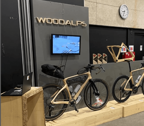 Première exposition de la marque - vue du stand