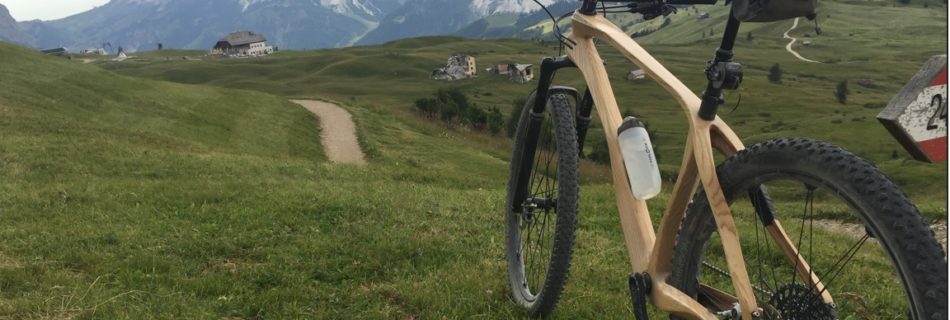 WOODALPS wooden bike in the Dolomites - vélo bois dans les Dolomites