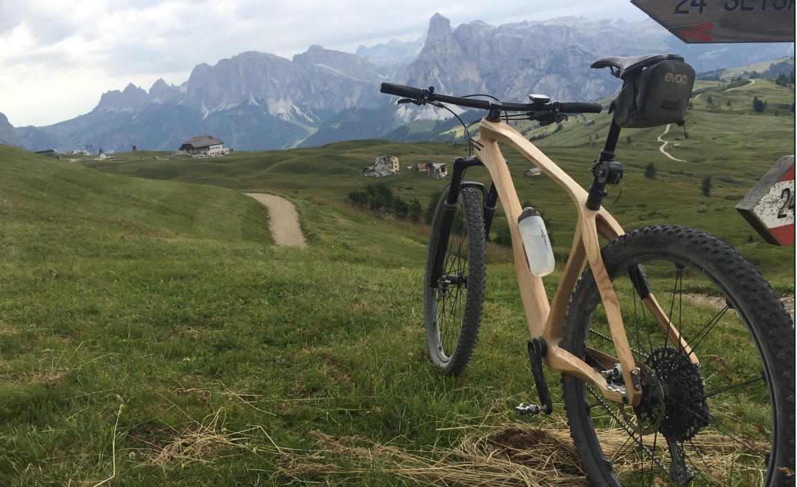 WOODALPS wooden bike in the Dolomites - vélo bois dans les Dolomites